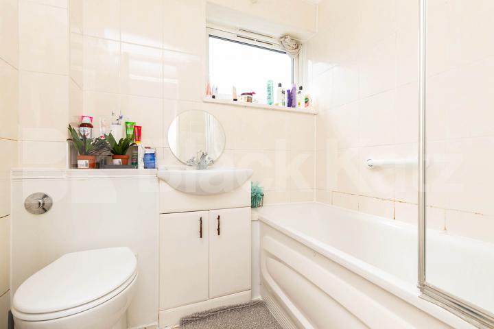 spacious 2 double bedroom 1 bath property close to tube and amenities  Kerwick Close, Caledonian Road / Barnsbury 